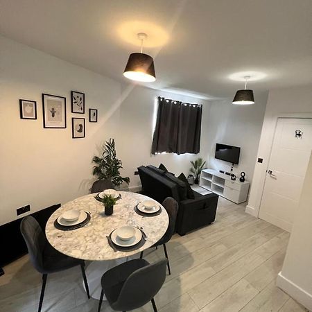 2 Bedroom Flat London Eksteriør billede