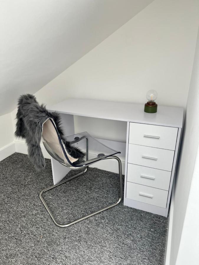 2 Bedroom Flat London Eksteriør billede