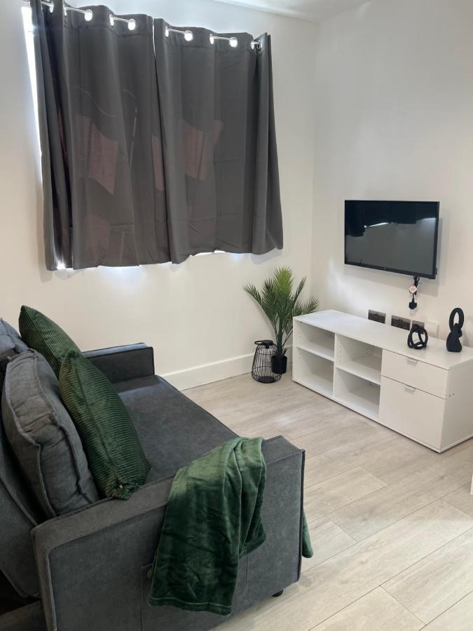 2 Bedroom Flat London Eksteriør billede
